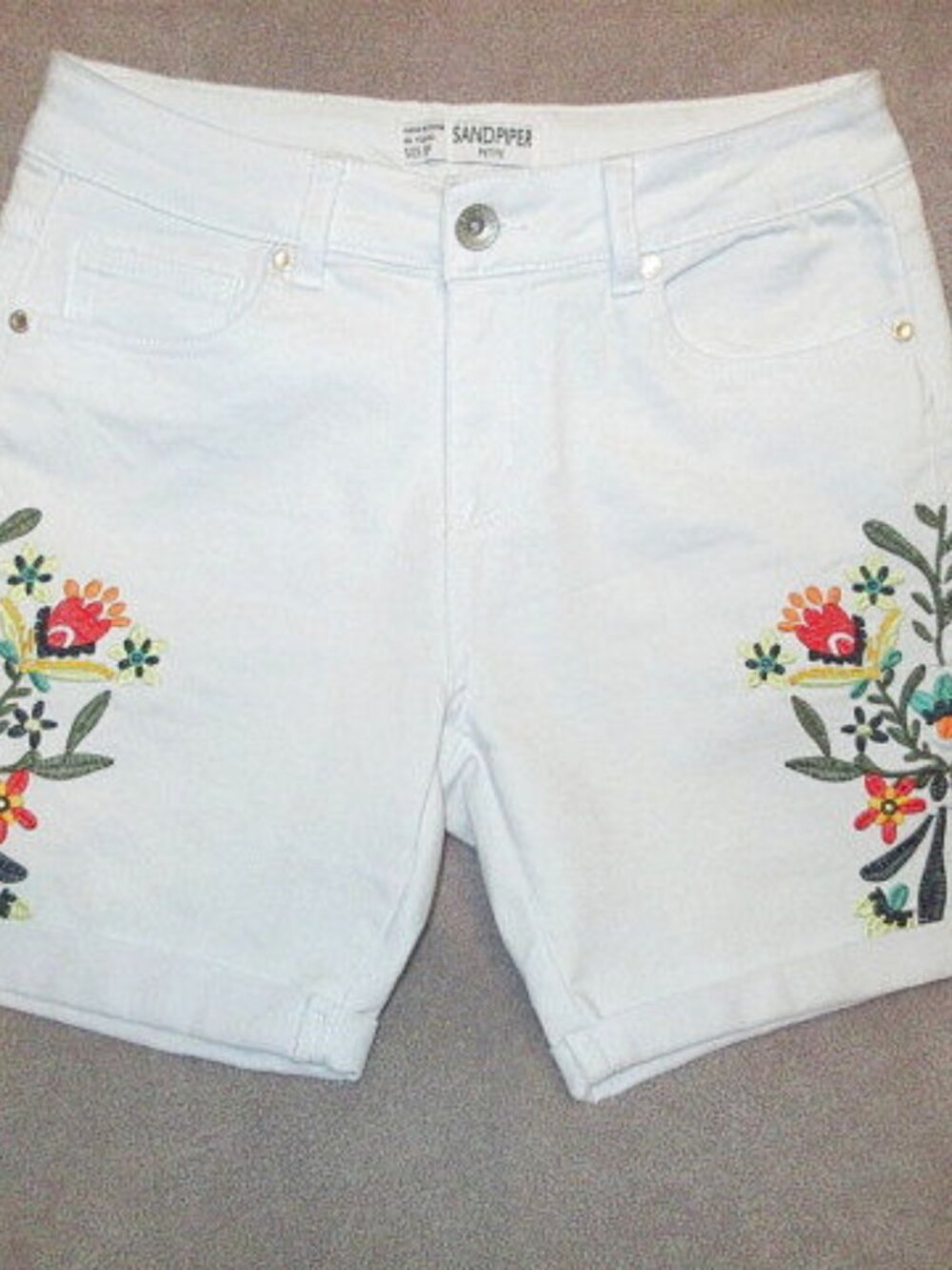 Sandpiper Embroidered Denim Shorts 8 P Stretch White Floral Beachy Coastal Boho